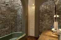 In-room Bathroom Hotel Pila Seca 11