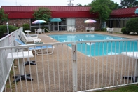 Swimming Pool Columbus Inn & Suites