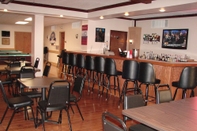 Bar, Cafe and Lounge Columbus Inn & Suites