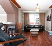 Common Space 3 Commercial Drive Accommodations