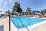 Swimming Pool Quality Inn Pinehurst Area