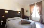 Kamar Tidur 4 Cuneo Hotel