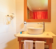 In-room Bathroom 7 Orka World Hotel & Aquapark