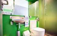In-room Bathroom 6 Urbany Hostel BCN GO!