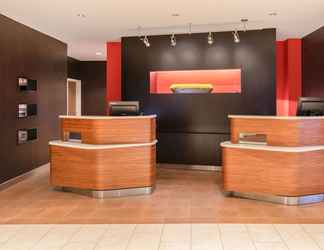 Lobi 2 Courtyard by Marriott Wilkes-Barre Arena