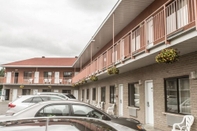 Bên ngoài Falcon Motel Brossard