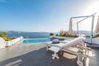 Kolam Renang Santorini Secret Suites & Spa