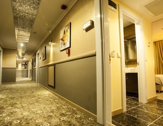 Lobi 2 Boris Hotel