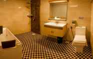 In-room Bathroom 5 Avantgarde Hotel