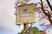 Exterior Crown House Hotel