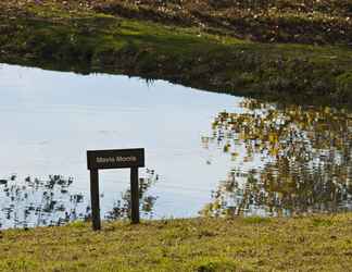 Bangunan 2 Whispering Waters