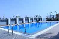 Swimming Pool Hotel Crimson Palace