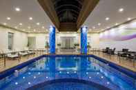 Swimming Pool Radisson Blu Hotel Dhahran