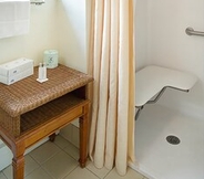 Toilet Kamar 7 The Shore House