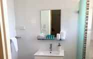 In-room Bathroom 7 Huskisson Beach Motel