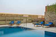 Swimming Pool Holiday Inn Jeddah Gateway, an IHG Hotel