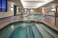 Swimming Pool Fairfield Inn & Suites by Marriott St. Paul Northeast