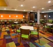 Restaurant 5 Fairfield Inn & Suites by Marriott St. Paul Northeast