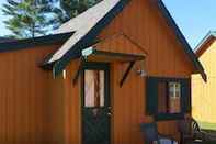 Exterior Cabins of Mackinaw