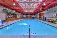 สระว่ายน้ำ Plaza Resort Club