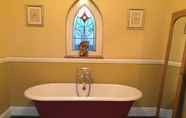 Toilet Kamar 7 Llwyn Country House