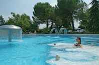 Swimming Pool Hotel Terme Neroniane