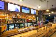 Bar, Cafe and Lounge Nightcap at Kawana Waters Hotel