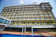 Luar Bangunan Dolphin Hotel