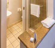 In-room Bathroom 5 Road Lodge Johannesburg Airport