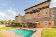 Swimming Pool Road Lodge Bloemfontein Airport