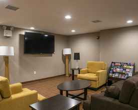 Lobi 4 Days Inn by Wyndham Brooklyn Borough Park