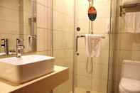 Toilet Kamar GreenTree Inn Yulin Jincheng Commercial Building Shell Hotel