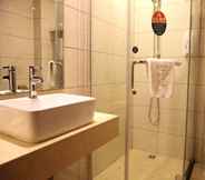 In-room Bathroom 4 GreenTree Inn Yulin Jincheng Commercial Building Shell Hotel