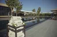 Swimming Pool Emerald Palace Hotel