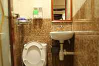 Toilet Kamar Everest Inn Guest House