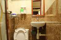 Toilet Kamar Everest Inn Guest House