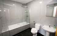 In-room Bathroom 7 Yarnfield Park Training Centre