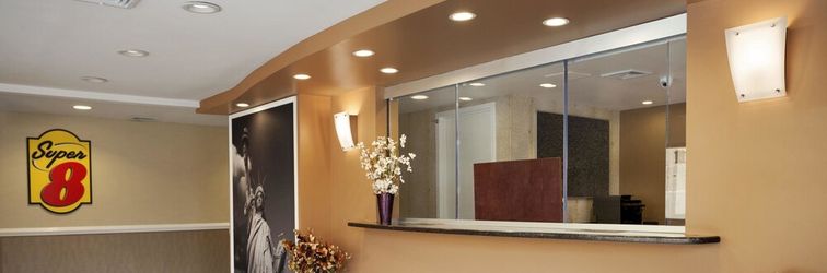 大堂 Super 8 by Wyndham Bronx