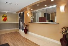 大堂 Super 8 by Wyndham Bronx