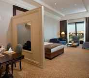 Bedroom 7 Vialand Palace Hotel