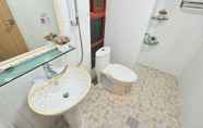 In-room Bathroom 3 Sokcho Esher House Pension