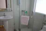 Toilet Kamar Greentree Inn Business Hotel