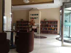 Lobi 4 GreenTree Inn Zhenjiang Gaotie Wanda Square Express Hotel