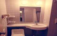 In-room Bathroom 6 Jinjiang Inn Shenzhen Huanggang Port