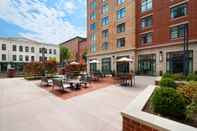 Common Space Courtyard by Marriott Richmond Downtown