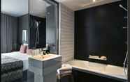 In-room Bathroom 6 Melia Paris La Defense