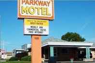 Exterior Parkway Motel
