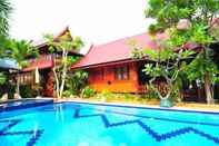 Kolam Renang Ruen Kanok Thai House