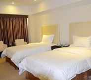 Bedroom 5 Phoenix Jinghua Hotel