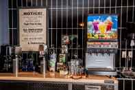 Bar, Kafe dan Lounge Stoke Hotel SureStay Collection by Best Western